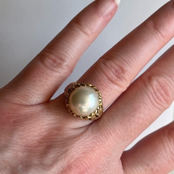 Stunning Vintage Estate 1980s 14k Gold Mobe Pearl
Stud Earrings & Ring Set - Picture 6 of 8